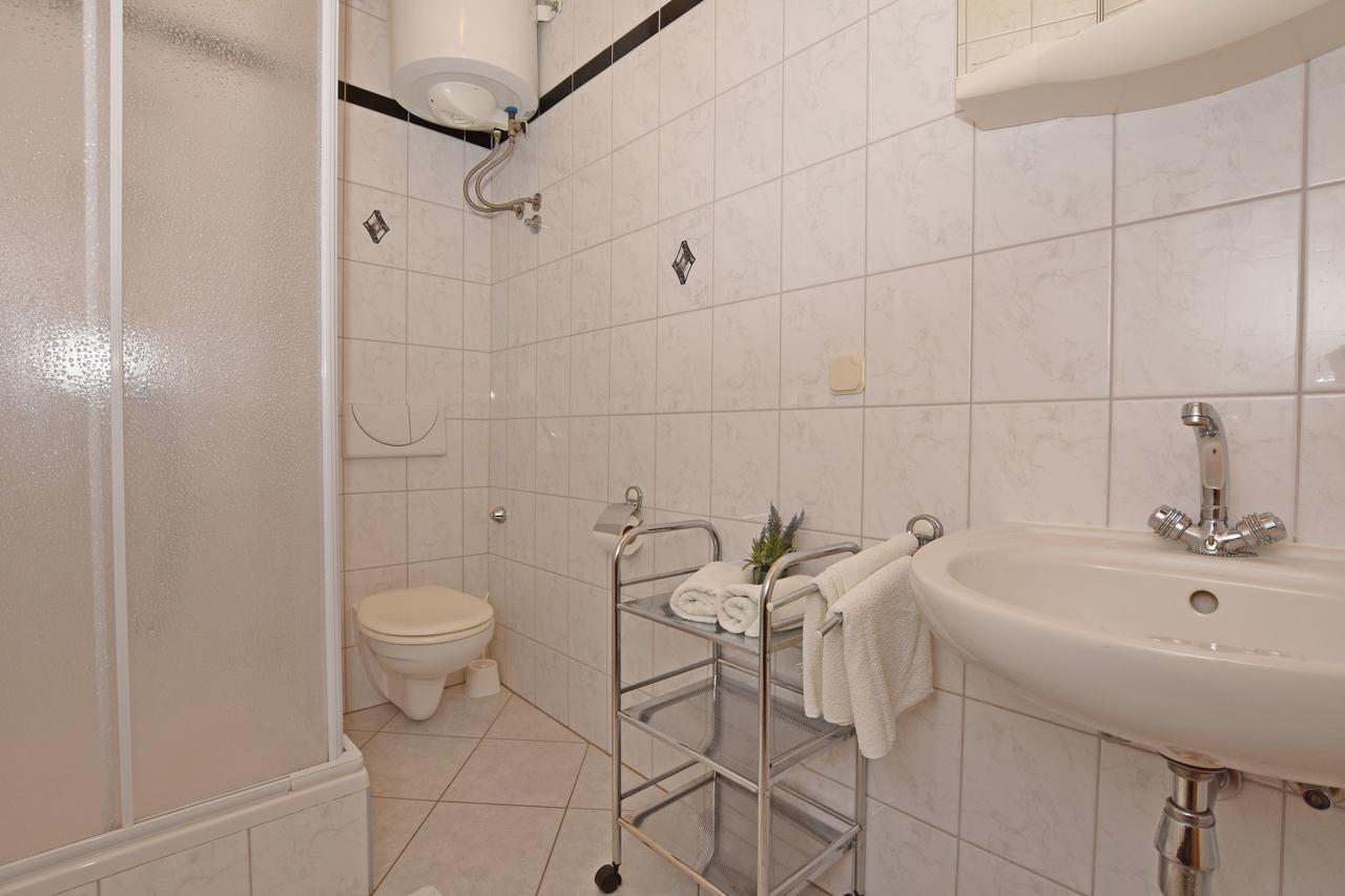 Apartment Angelina Brela Bagian luar foto