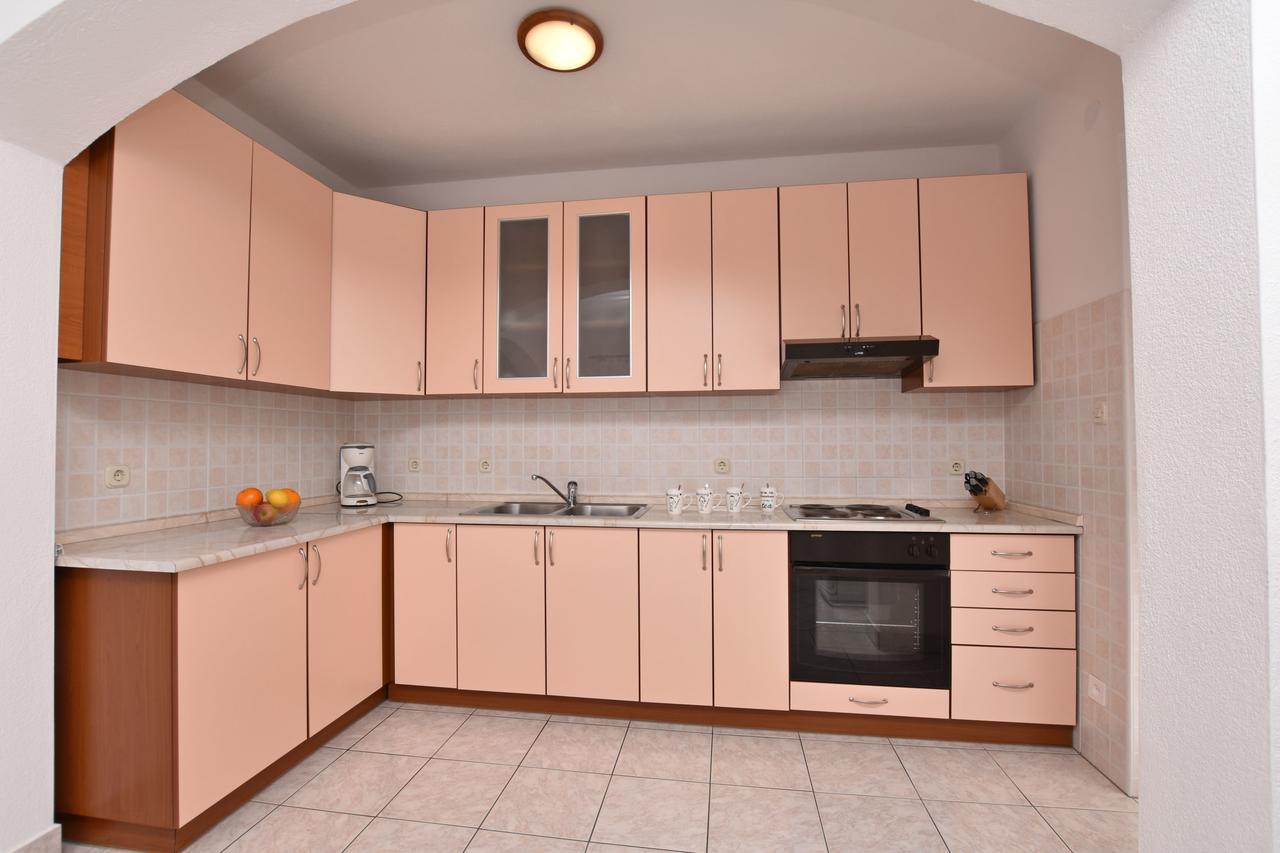 Apartment Angelina Brela Bagian luar foto
