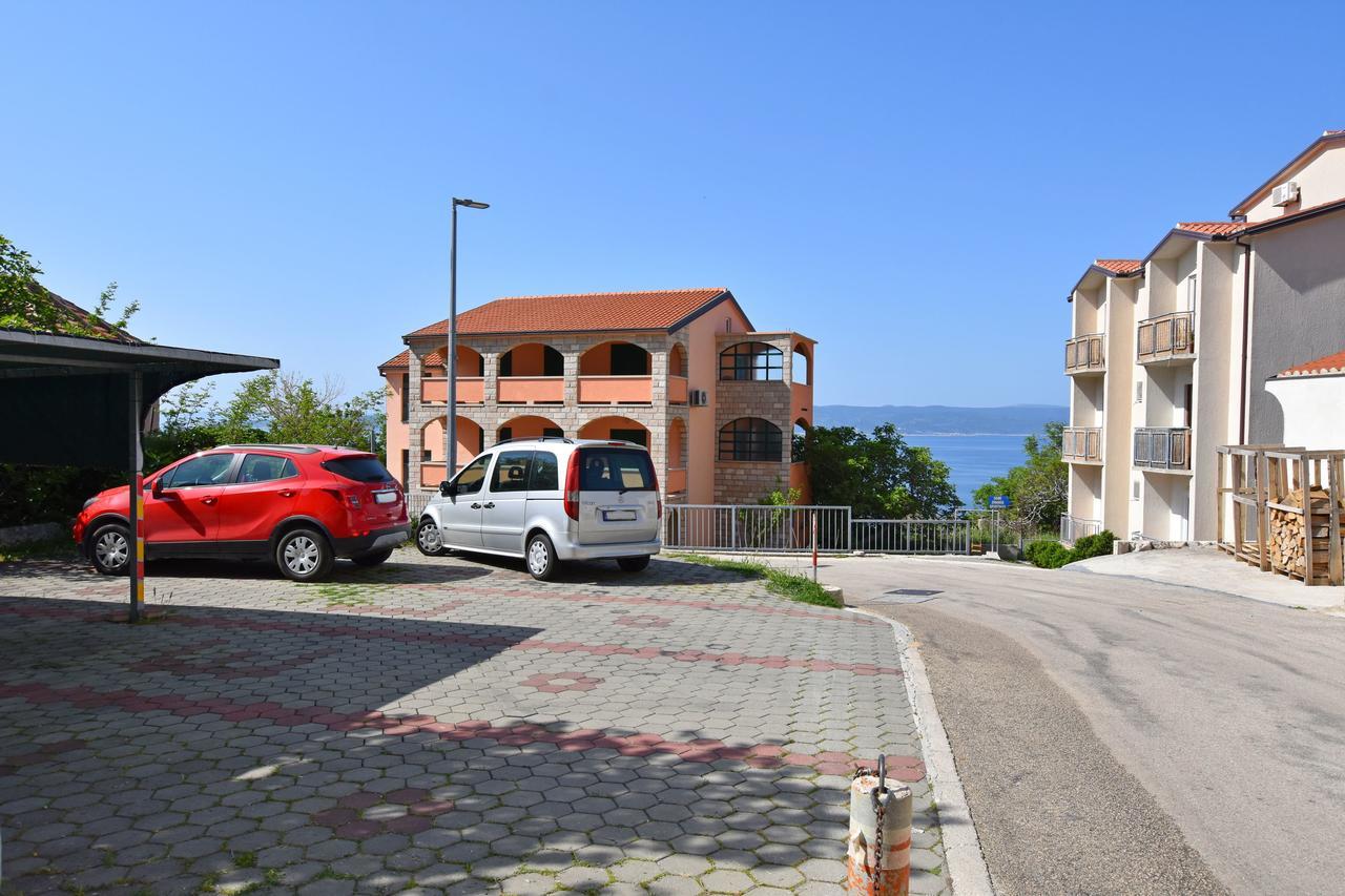Apartment Angelina Brela Bagian luar foto