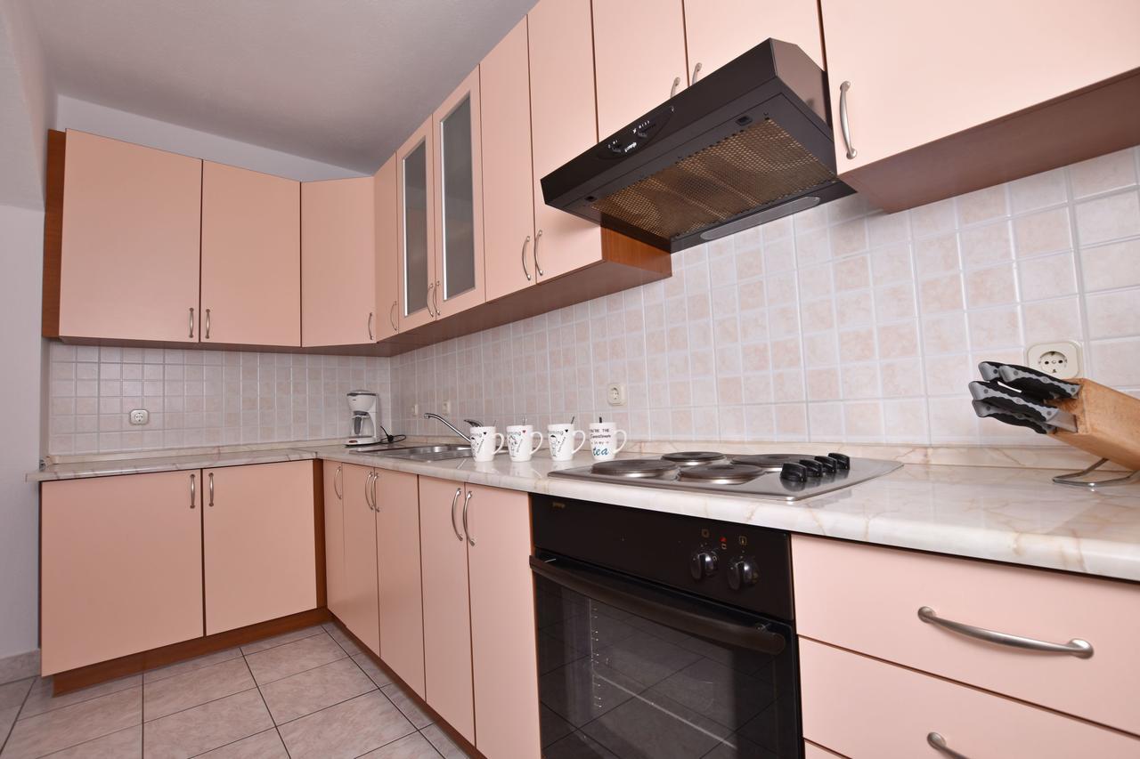 Apartment Angelina Brela Bagian luar foto