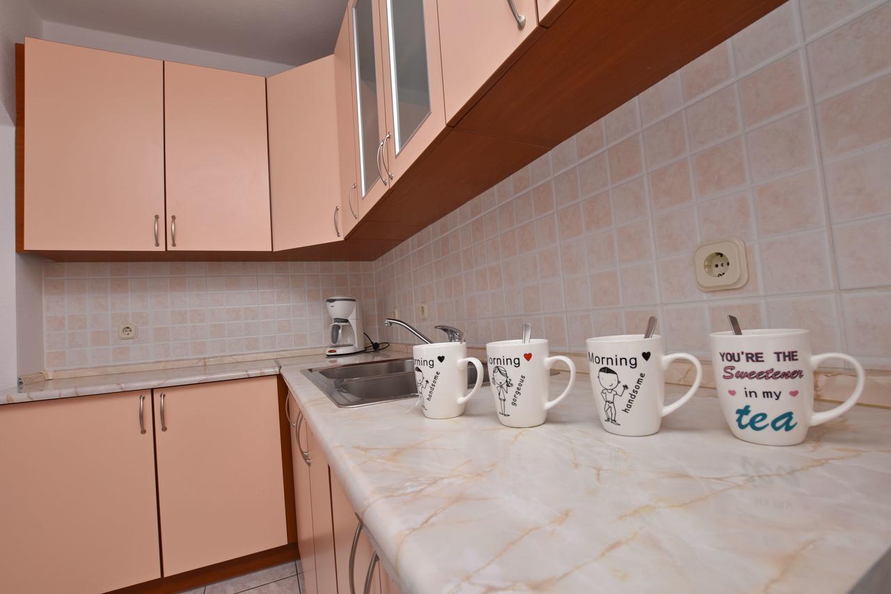 Apartment Angelina Brela Bagian luar foto